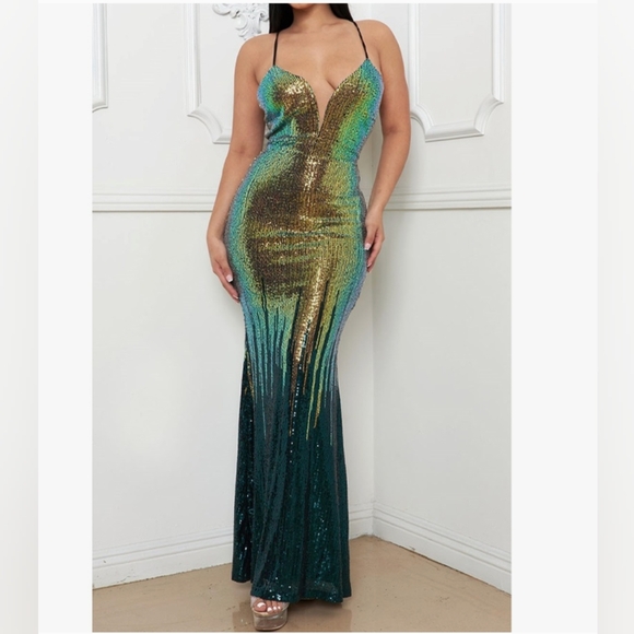 Dresses & Skirts - Ombré green sequin, evening dress